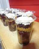 Torta manjar/frambuesa en vaso