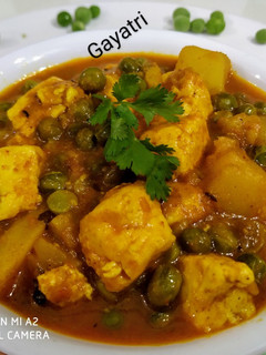 आलू मटर पनीर की सब्जी (Aloo matar paneer ki sabzi recipe in Hindi) रेसिपी मुख्य फोटो