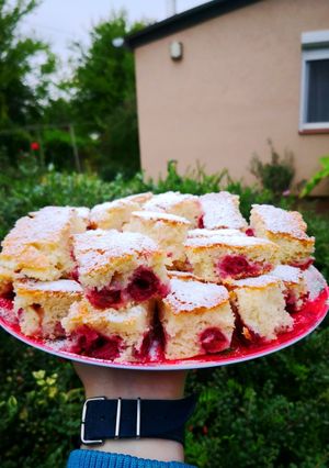 Tojásmentes meggyes piskóta recept fotója