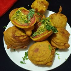 A picture of Stuffed tomato bajiyas.