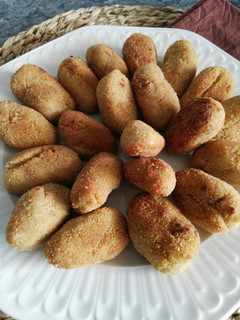 Una foto de Croquetas de queso azul y nueces
