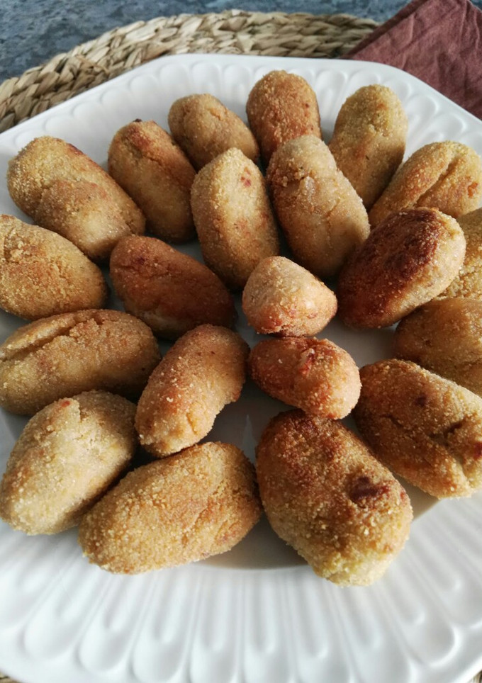 Una foto de Croquetas de queso azul y nueces