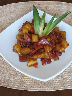 Una foto de Chuletas ahumadas con piña