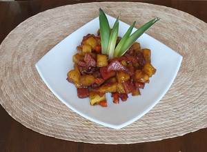 Una foto de Chuletas ahumadas con piña