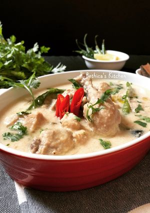 A picture of Chicken Rezala.