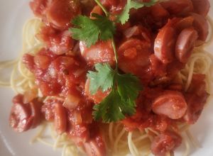 Una foto de Espagueti con Salchichas a la Mexicana