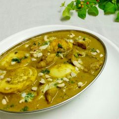A picture of Egg in coconut gravy.