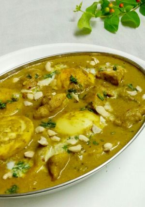 A picture of Egg in coconut gravy.