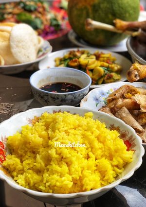 Hình của món Cơm Nghệ Saffron.
