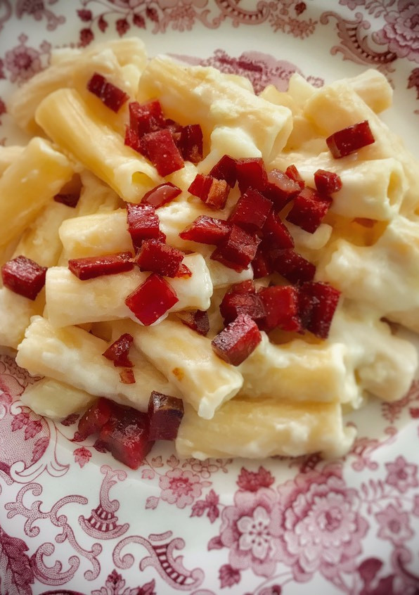 Una foto de Pasta con patatas —receta napolitana—