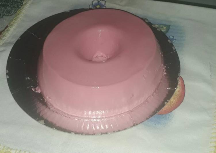 Pudim gelado de uva com morango