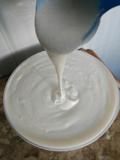 Una foto de Yogur natural sin yogurtera