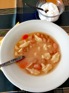 Fejtett bableves sonkalében recept fotója