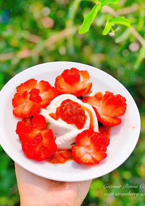 Hình của món Coconut Panna Cotta.