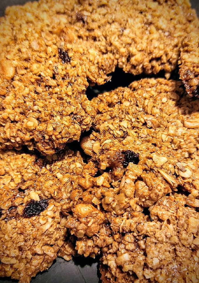 Una foto de Galletas de avena con pasas de uva y nueces