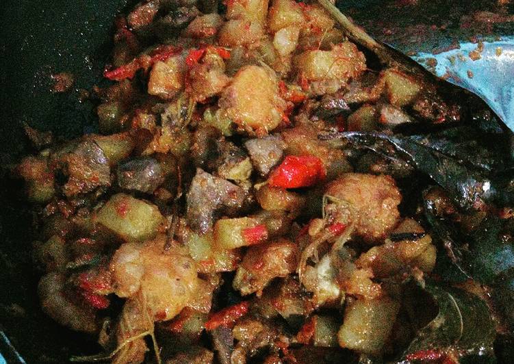 Bagaimana Menyiapkan Sambel goreng kentang ati udang, Bisa Manjain Lidah