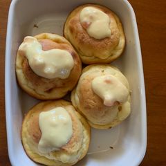 A picture of Cheesy muffin with yoghurt.