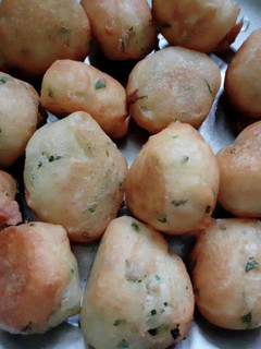 மங்களூர் போண்டா (mangalore bonda recipe in Tamil) செய்முறை முக்கிய புகைப்படம்