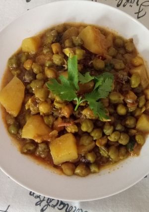 A picture of Oil free green chane aloo (chholiye).