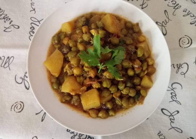 Recipe of Award-winning Oil free green chane aloo (chholiye)