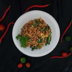 A picture of Nasi goreng tongkol pedas.