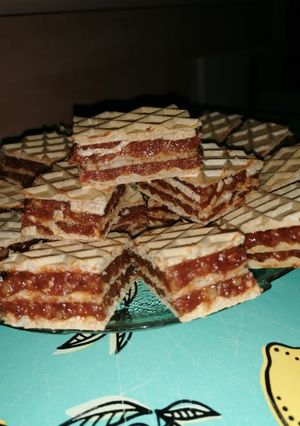 O poză a rețetei Foi de napolitane cu cremă caramel, nucă și ness.