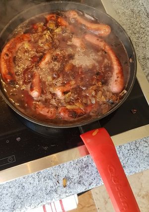 Una foto de Salchichas de pavo al vino tinto