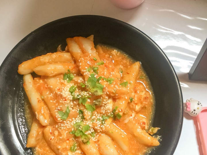Langkah Mudah untuk Membuat Tteokbokki pedas (homemade rice cake) yang Enak