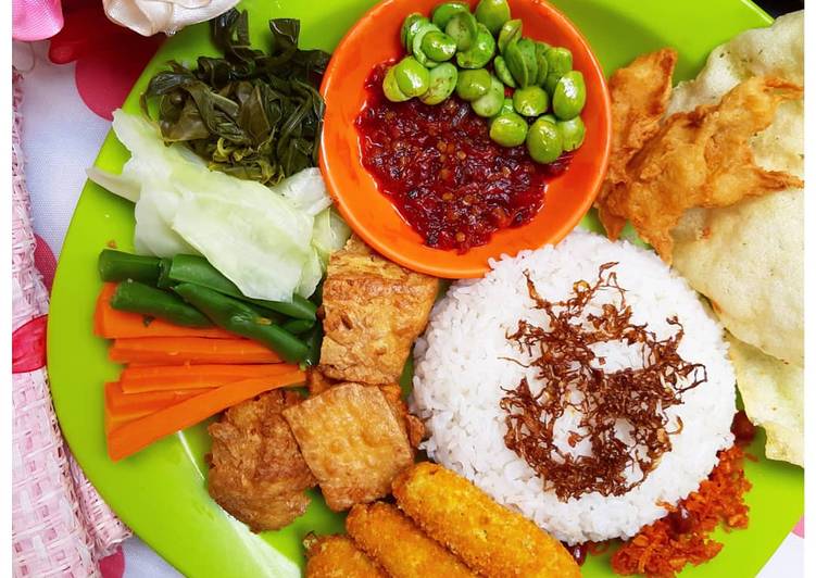 Resep Nasi Lalap Vegan yang Bisa Manjain Lidah