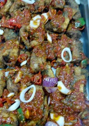 A picture of Fried croaker fish with pepper sauce.