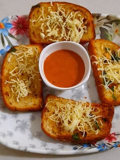 ગાર્લિક બ્રેડ (Garlic Bread Recipe in Gujarati) રેસીપી મુખ્ય ફોટો