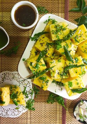 ખમણ ઢોકળા (Khaman Dhokla Recipe in Gujarati) રેસીપી મુખ્ય ફોટો