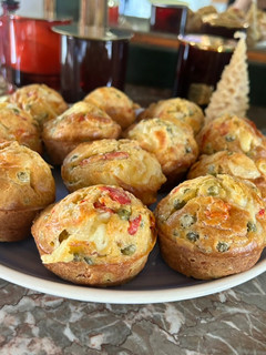 Una foto de Muffins de jamón, verduras y queso