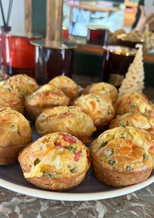Una foto de Muffins de jamón, verduras y queso
