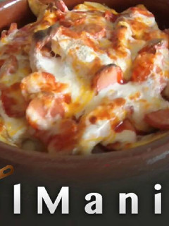 Una foto de Salchipapas al horno