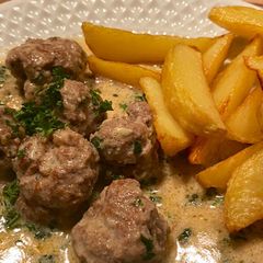 A picture of Köttbullar.