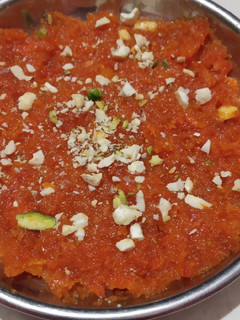 ગાજર નો હલવો (Gajar Halwa Recipe In Gujarati) રેસીપી મુખ્ય ફોટો