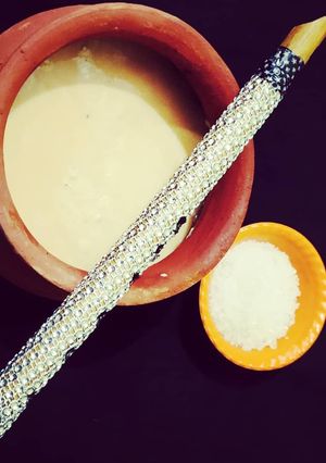 मिष्टी दही (Mishti Dahi Recipe in Hindi) रेसिपी मुख्य फोटो