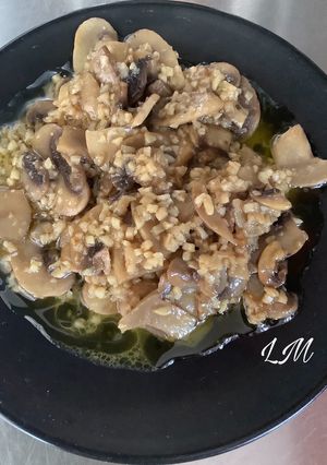 Una foto de Champiñones al ajillo a mi manera