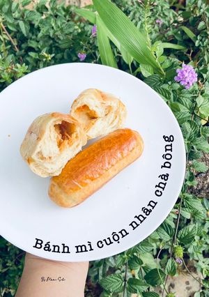 Hình của món Bánh mì cuộn nhân chà bông.