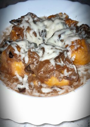 Una foto de Malfattis de calabaza con salsa de hongos