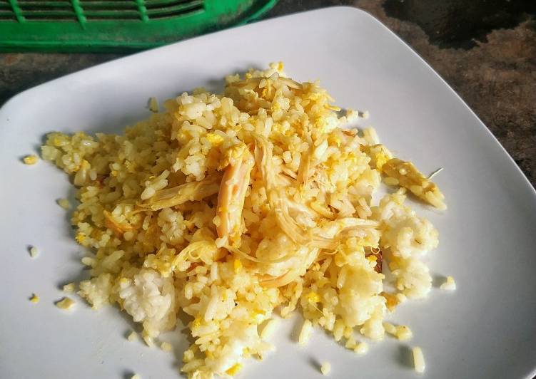 Nasi goreng kuning