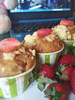 Foto resep Strawberry Crumble Muffin