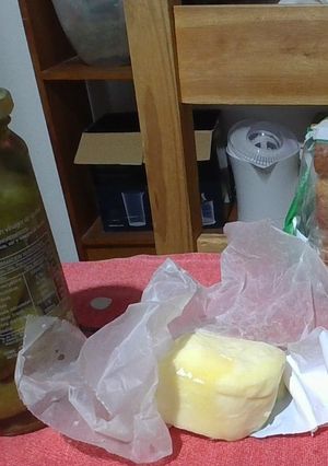 Una foto de La mejor receta del siglo: sanguche de salame, queso y pepinillos