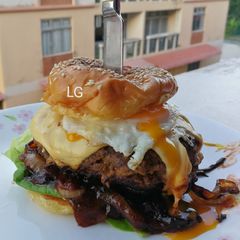 A picture of Beef Burger.