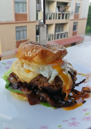 A picture of Beef Burger.