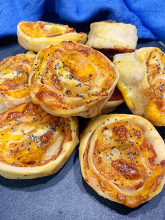 Foto di Girelle di sfoglia con prosciutto, zucca e formaggio