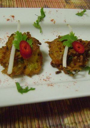 A picture of Monsoon Bites - Bean Sprouts Pakoras / Fritters.