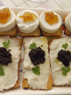 Una foto de Aperitivos sencillos y apetitososde fiesta