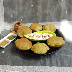 Palak(Spinach) Masala Puri A picture of Palak(Spinach) Masala Puri.